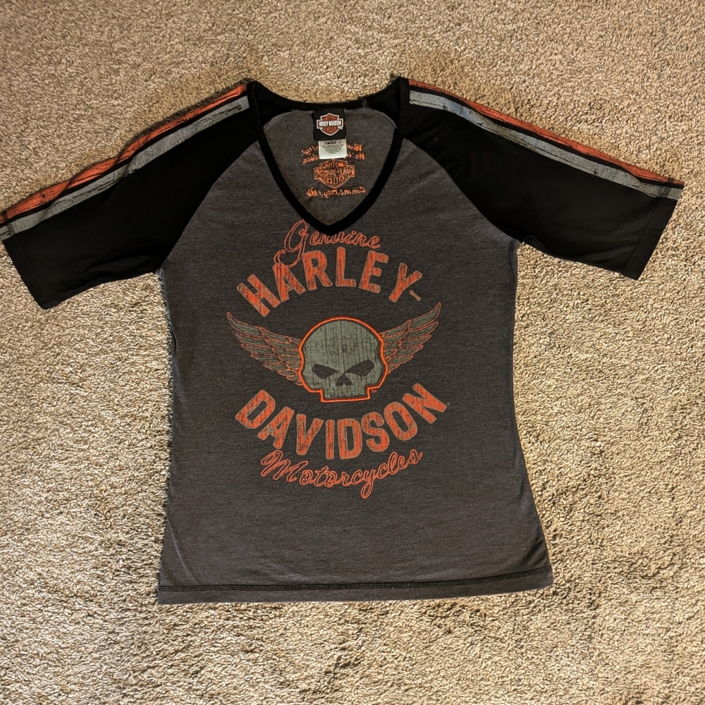 Women's Size medium Harley-Davidson Gray and Black Skull T-Shirt Like New